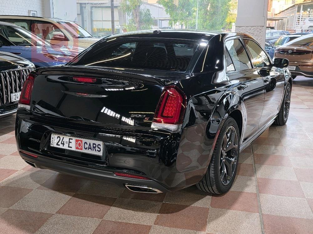 كرايسلر 300